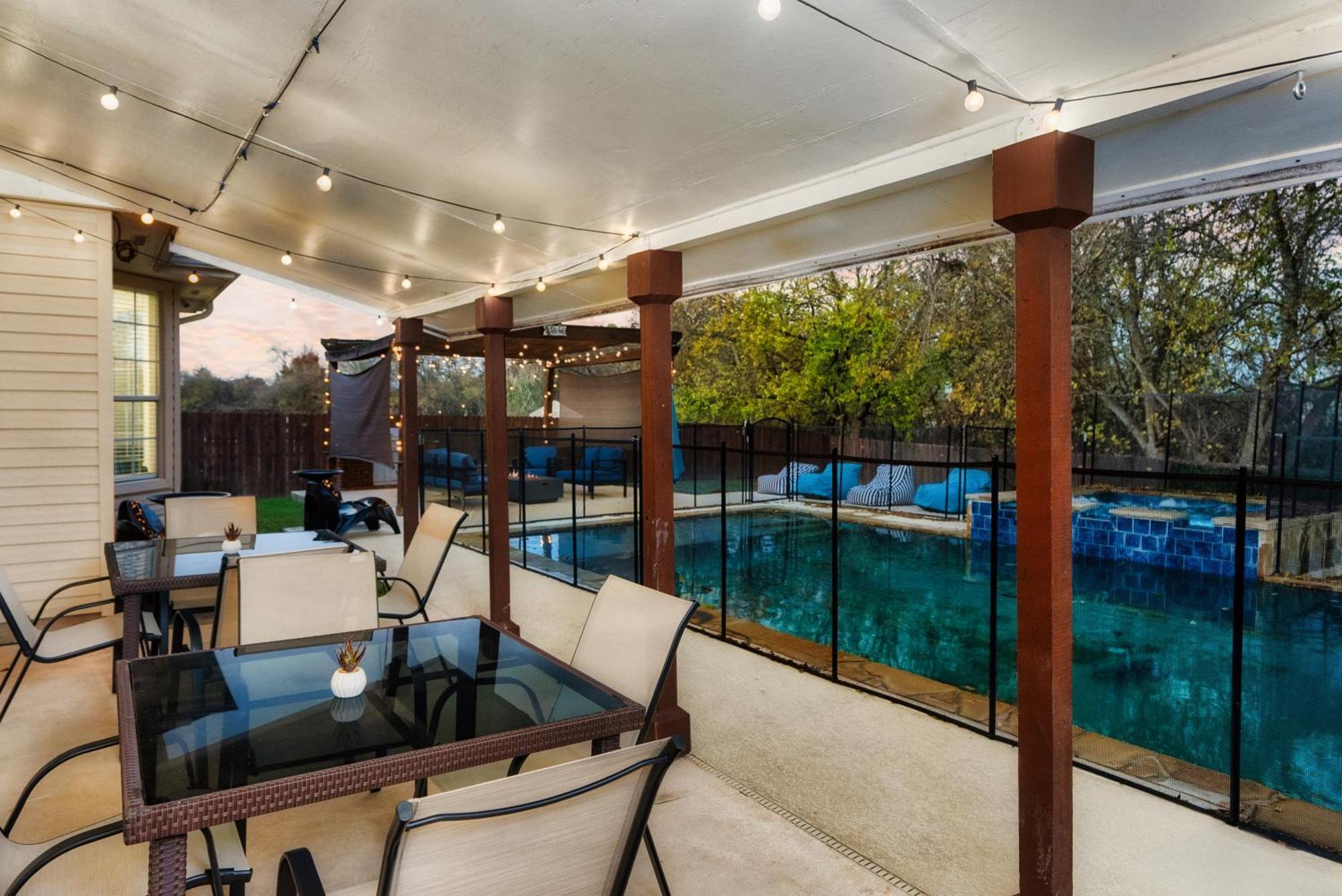 Stunning Family Home With Pool & Hot Tub - Sleeps 17 Pflugerville Exterior photo